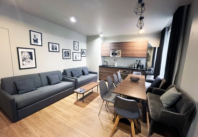  in Paris - Urban Flat 78 - Beautiful 3 Bedroom in Le Marais