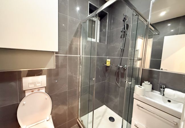 Apartment in Paris - Urban Flat 107 - Sublime 4 Bedroom Opera Rock Vinci  Apartment in Paris - Urban Flat 107 - Sublime 4 Bedroom Opera Rock Vinci