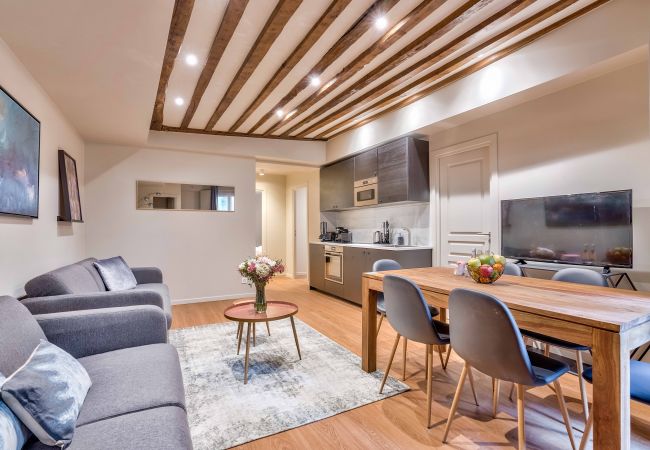  in Paris - Urban Flat 02 - Beautiful 4 BDR Flat in Heart of Paris