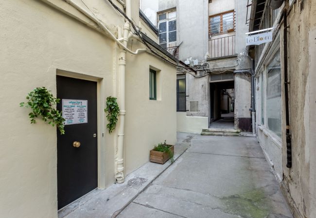 Apartment in Paris - 114 - Urban Saint Denis Couture Apartment in Paris - 114 - Urban Saint Denis Couture