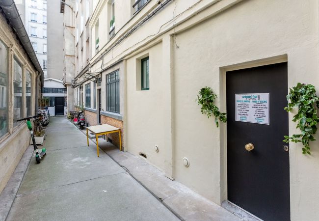 Apartment in Paris - 114 - Urban Saint Denis Couture Apartment in Paris - 114 - Urban Saint Denis Couture