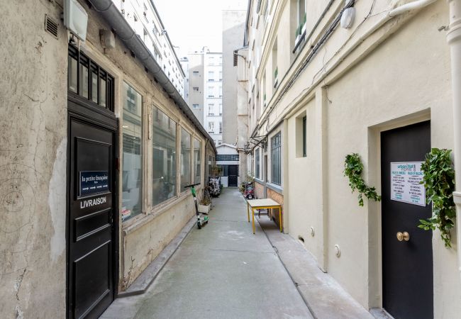 Apartment in Paris - 114 - Urban Saint Denis Couture Apartment in Paris - 114 - Urban Saint Denis Couture