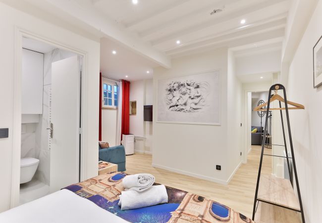 Apartment in Paris - Uran Flat 125 - Montorgueil Street Art Apartment in Paris - Uran Flat 125 - Montorgueil Street Art