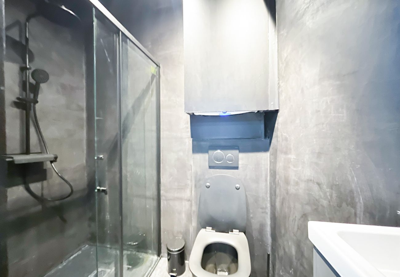Studio in Paris - 11 - Studio next to Champs-Elysees Studio in Paris - 11 - Studio next to Champs-Elysees