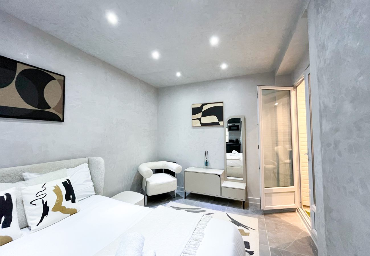 Studio in Paris - 11 - Studio next to Champs-Elysees Studio in Paris - 11 - Studio next to Champs-Elysees