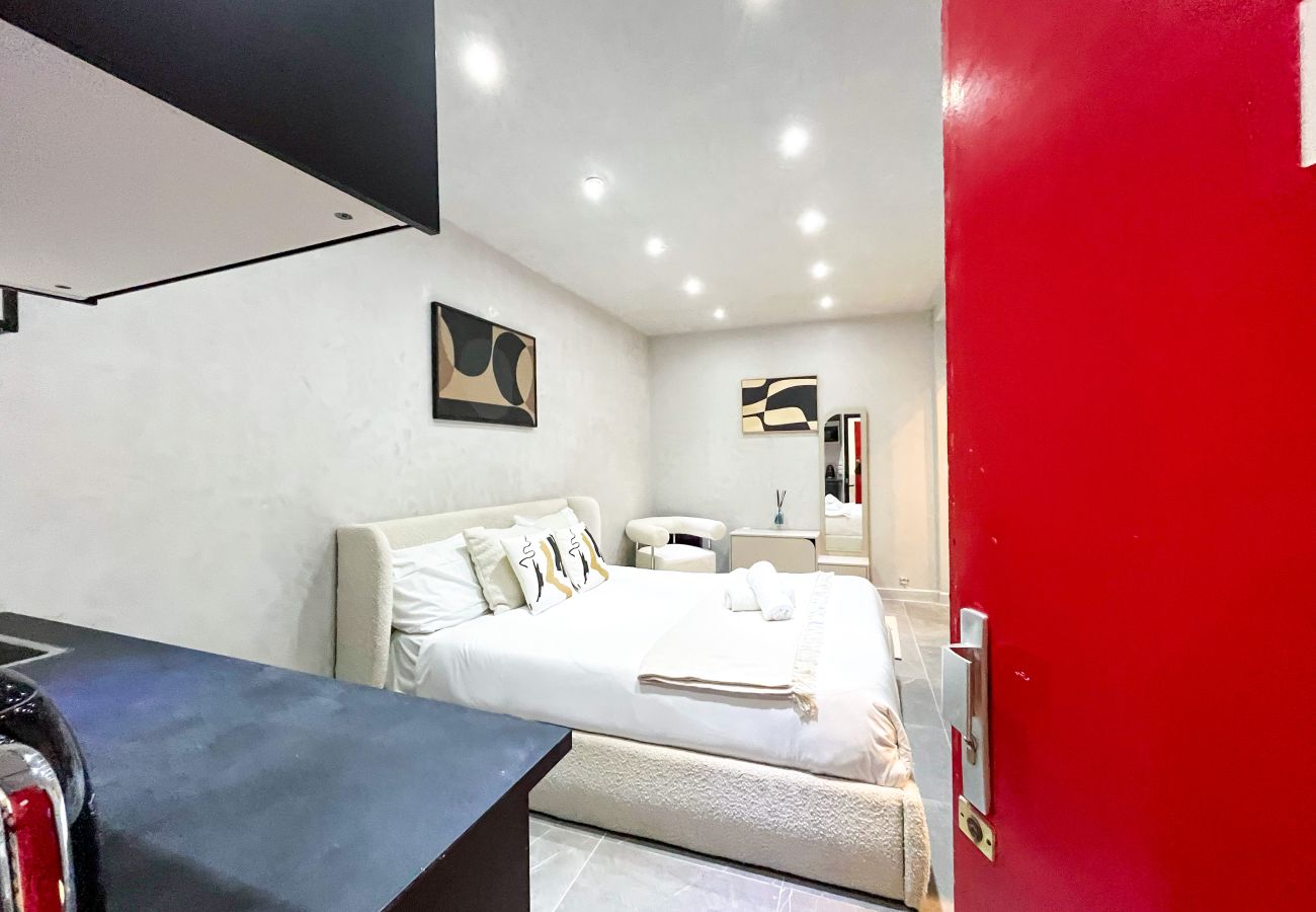 Studio in Paris - 11 - Studio next to Champs-Elysees Studio in Paris - 11 - Studio next to Champs-Elysees