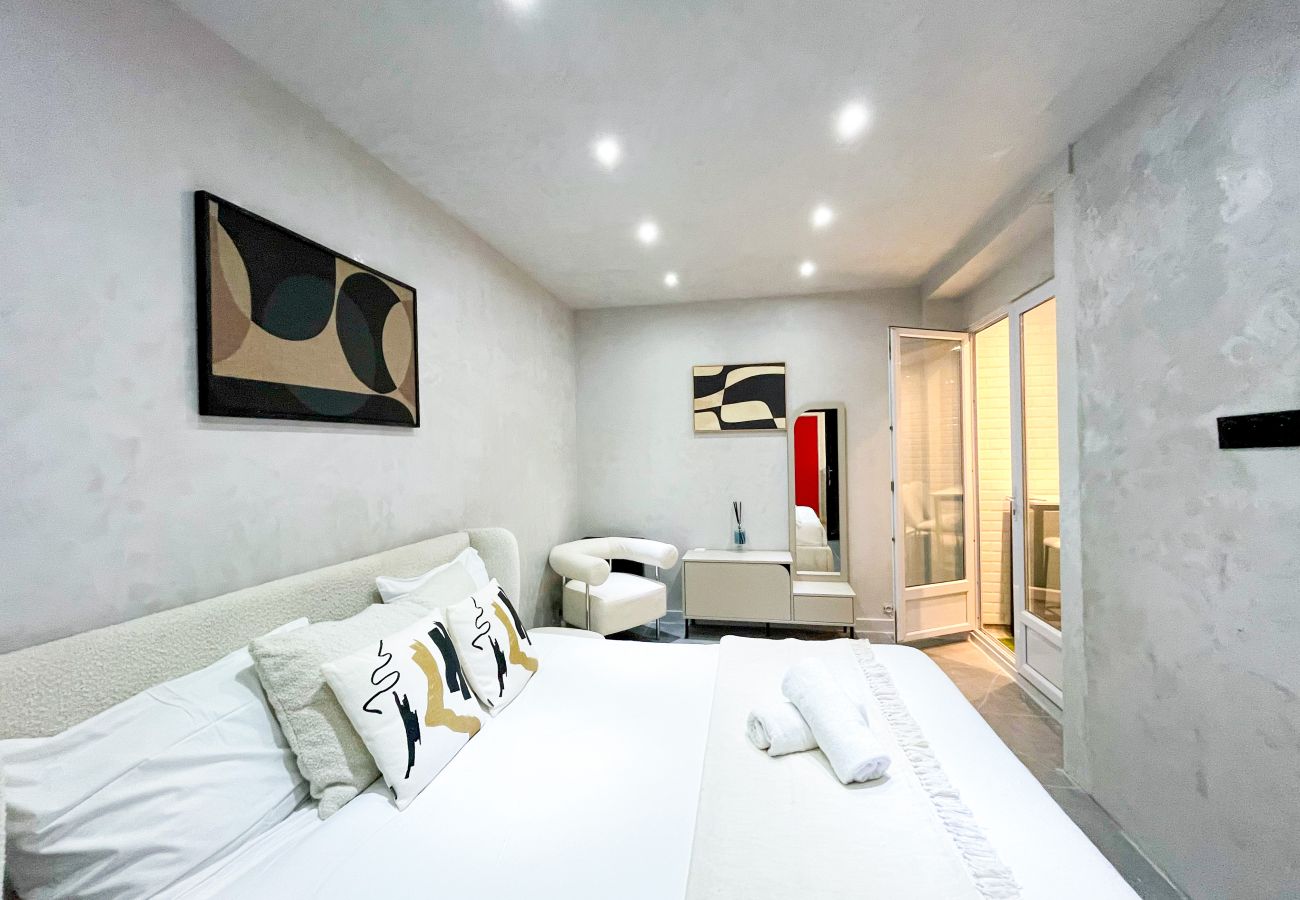 Studio in Paris - 11 - Studio next to Champs-Elysees Studio in Paris - 11 - Studio next to Champs-Elysees