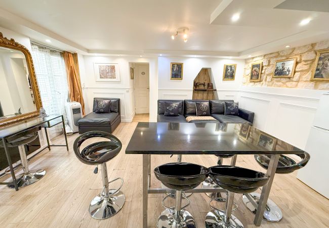 Apartment in Paris - Urban Flat 42 - Game of Thrones in Paris Apartment in Paris - Urban Flat 42 - Game of Thrones in Paris