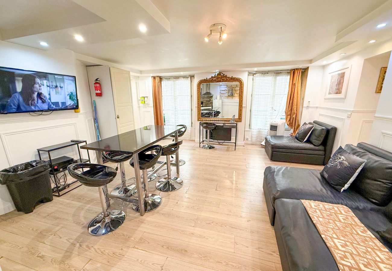 Apartment in Paris - Urban Flat 42 - Game of Thrones in Paris