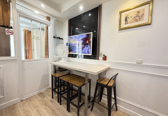 Apartment in Paris - 65 - French Cancan Saint-Denis Apartment in Paris - 65 - French Cancan Saint-Denis