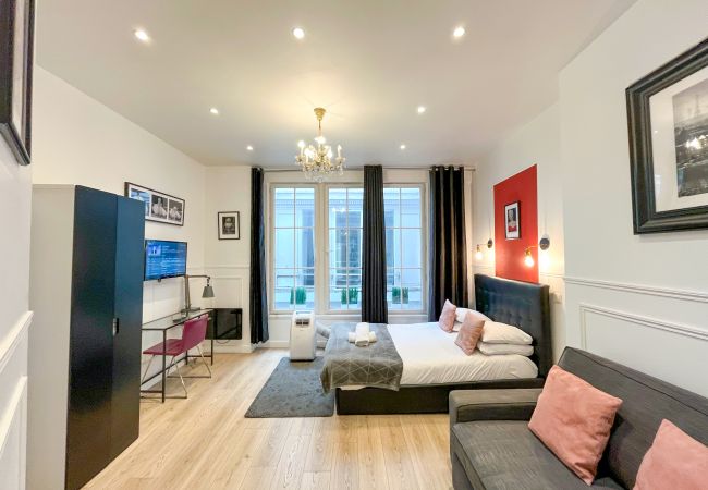 Apartment in Paris - Urban Flat 55 - Atelier Marylin Monroe Flat Apartment in Paris - Urban Flat 55 - Atelier Marylin Monroe Flat