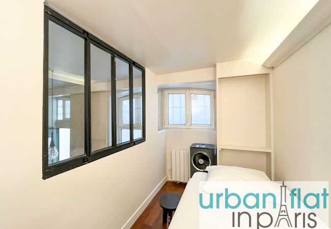 Apartment in Paris - Urban Flat 09 - Design Triplex Champs-Elysees Apartment in Paris - Urban Flat 09 - Design Triplex Champs-Elysees