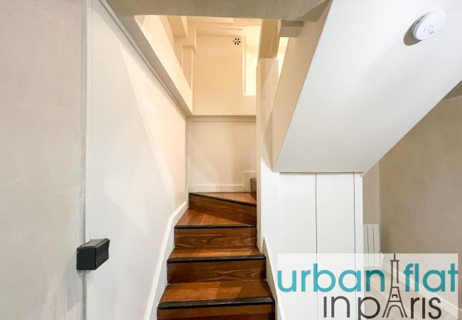 Apartment in Paris - Urban Flat 09 - Design Triplex Champs-Elysees Apartment in Paris - Urban Flat 09 - Design Triplex Champs-Elysees