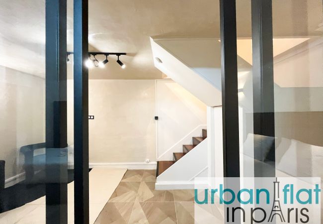 Apartment in Paris - Urban Flat 09 - Design Triplex Champs-Elysees Apartment in Paris - Urban Flat 09 - Design Triplex Champs-Elysees