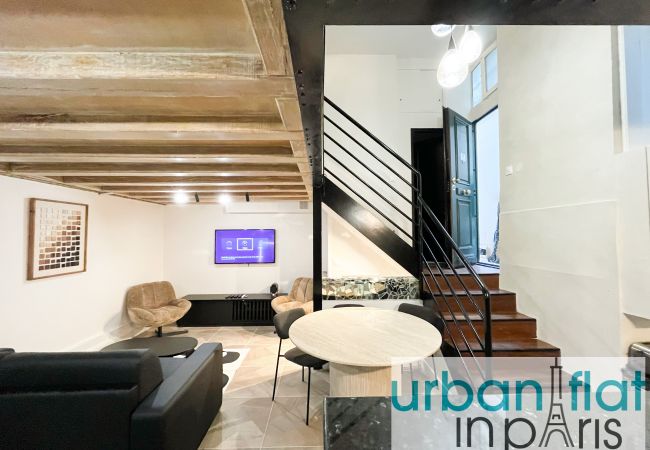 Apartment in Paris - Urban Flat 09 - Design Triplex Champs-Elysees Apartment in Paris - Urban Flat 09 - Design Triplex Champs-Elysees