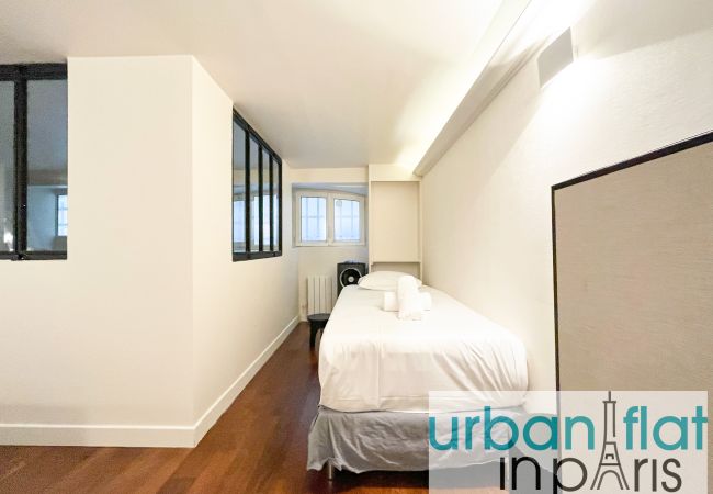 Apartment in Paris - Urban Flat 09 - Design Triplex Champs-Elysees Apartment in Paris - Urban Flat 09 - Design Triplex Champs-Elysees