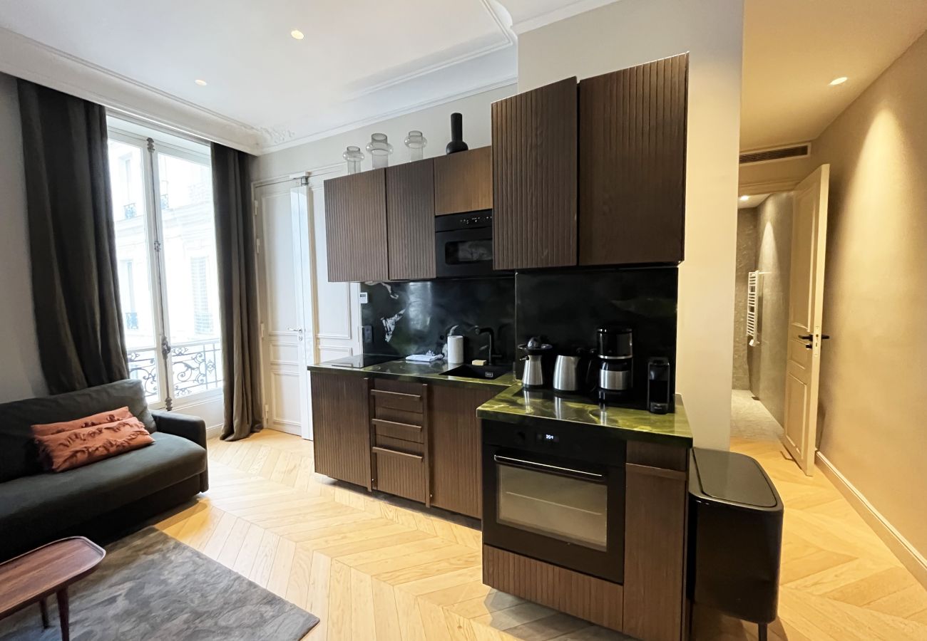 Apartment in Paris - Urban Flat 141 - Beautiful 3 BDR Flat near Champs-Elysees Apartment in Paris - Urban Flat 141 - Beautiful 3 BDR Flat near Champs-Elysees