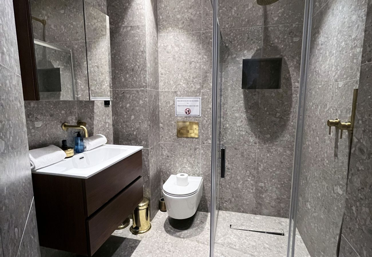 Apartment in Paris - Urban Flat 141 - Beautiful 3 BDR Flat near Champs-Elysees Apartment in Paris - Urban Flat 141 - Beautiful 3 BDR Flat near Champs-Elysees