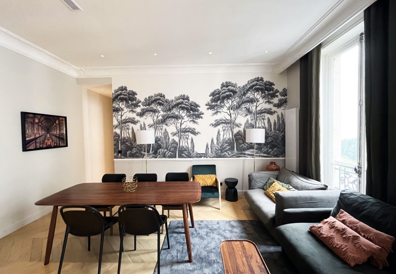 Apartment in Paris - Urban Flat 141 - Beautiful 3 BDR Flat near Champs-Elysees Apartment in Paris - Urban Flat 141 - Beautiful 3 BDR Flat near Champs-Elysees