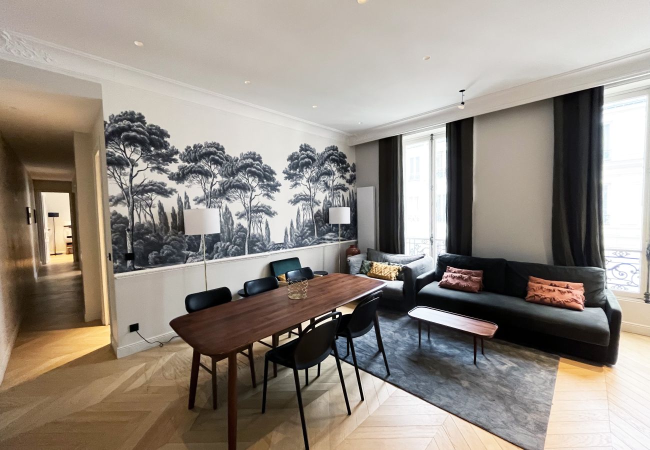 Apartment in Paris - Urban Flat 141 - Beautiful 3 BDR Flat near Champs-Elysees Apartment in Paris - Urban Flat 141 - Beautiful 3 BDR Flat near Champs-Elysees
