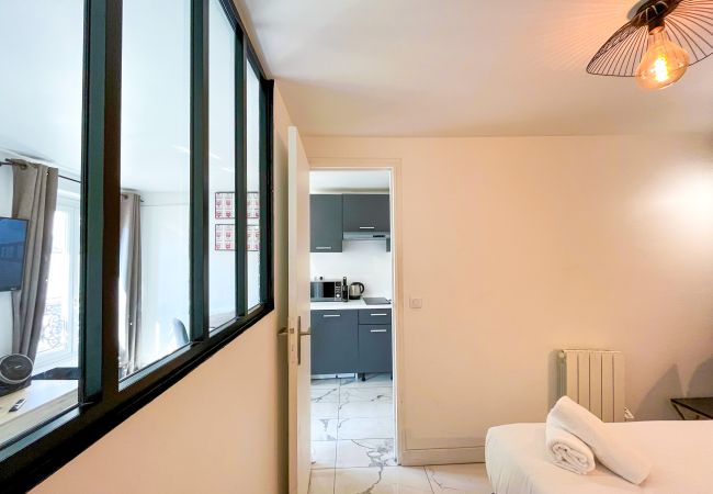 Apartment in Paris -  143 - Urban Charming Flat in Center of Paris Apartment in Paris -  143 - Urban Charming Flat in Center of Paris