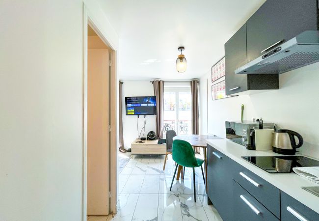 Apartment in Paris -  143 - Urban Charming Flat in Center of Paris Apartment in Paris -  143 - Urban Charming Flat in Center of Paris