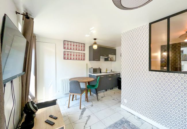 Apartment in Paris -  143 - Urban Charming Flat in Center of Paris Apartment in Paris -  143 - Urban Charming Flat in Center of Paris