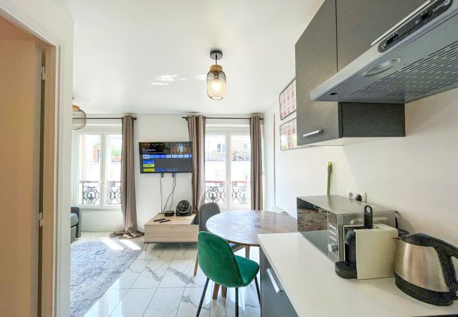 Apartment in Paris -  143 - Urban Charming Flat in Center of Paris Apartment in Paris -  143 - Urban Charming Flat in Center of Paris