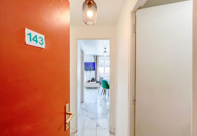 Apartment in Paris -  143 - Urban Charming Flat in Center of Paris Apartment in Paris -  143 - Urban Charming Flat in Center of Paris