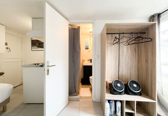 Studio in Paris -  Urban Flat 144 - Charming Studio in Paris  Studio in Paris -  Urban Flat 144 - Charming Studio in Paris