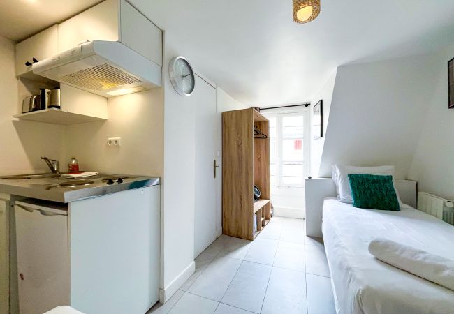 Studio in Paris -  Urban Flat 144 - Charming Studio in Paris  Studio in Paris -  Urban Flat 144 - Charming Studio in Paris