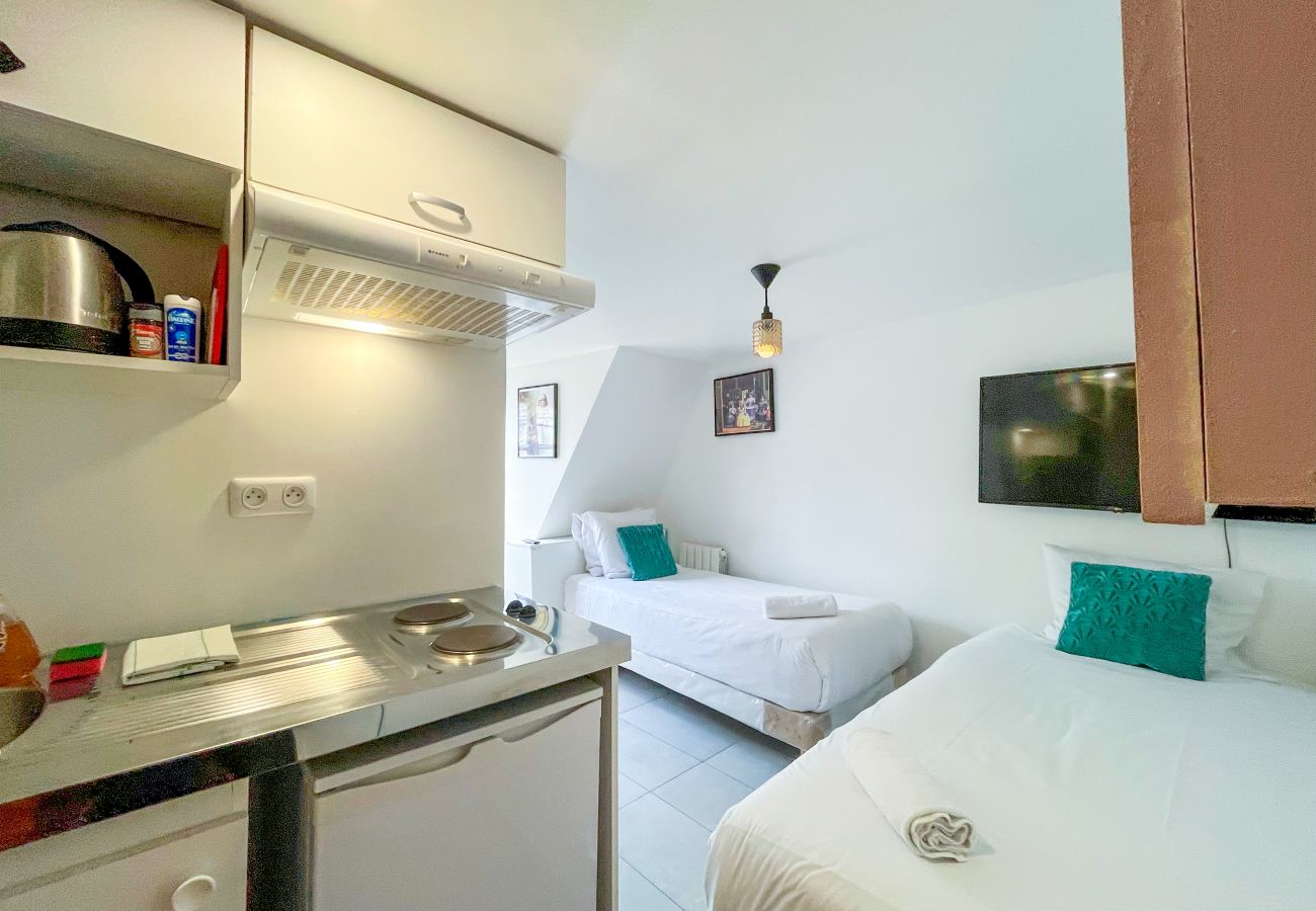 Studio in Paris -  Urban Flat 144 - Charming Studio in Paris 