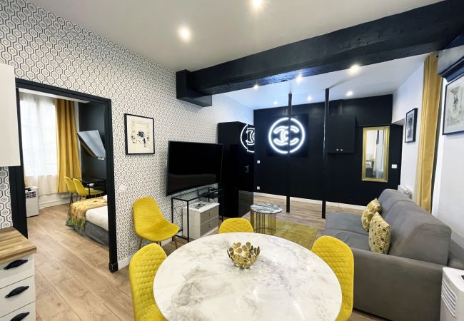 Apartment in Paris -  157 - Urban Coco Chanel Flat in Montorgueil Apartment in Paris -  157 - Urban Coco Chanel Flat in Montorgueil