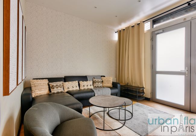  in Paris - Urban Flat 159 - Charming 3BDR Flat in Paris