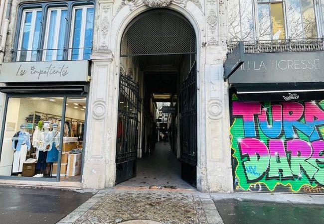 Apartment in Paris - 160 - Urban Fashion Week Paris Vuitton Apartment in Paris - 160 - Urban Fashion Week Paris Vuitton