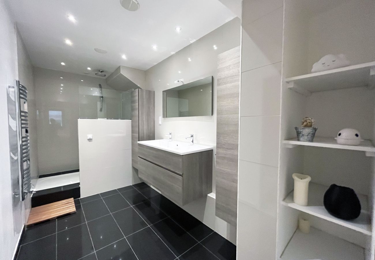 Apartment in Paris - Urban Flat 166 - 4BDR Luxury Apartment in Center of Paris Apartment in Paris - Urban Flat 166 - 4BDR Luxury Apartment in Center of Paris