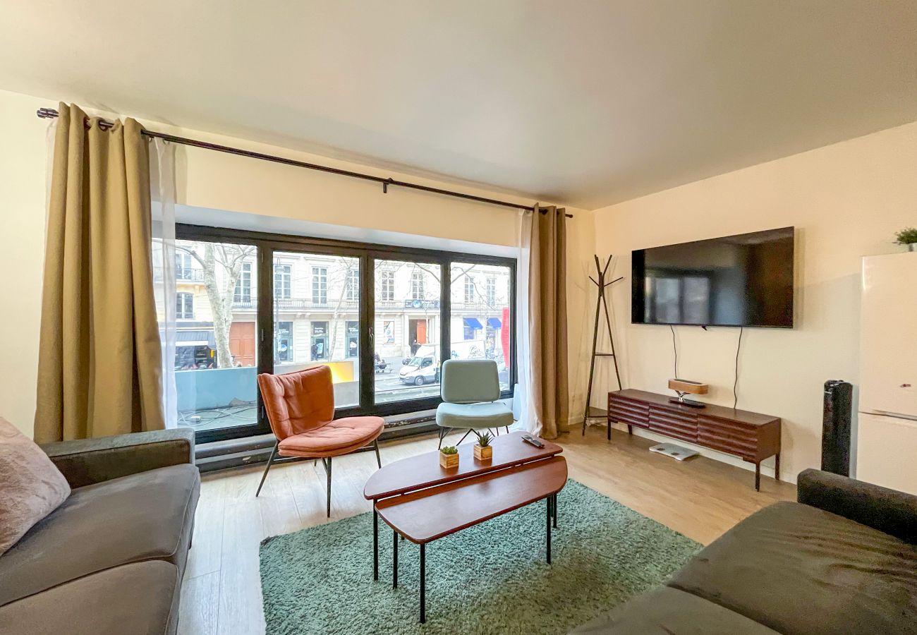 Apartment in Paris - Urban Flat 194 - Spacious 3 Bedroom Montmartre