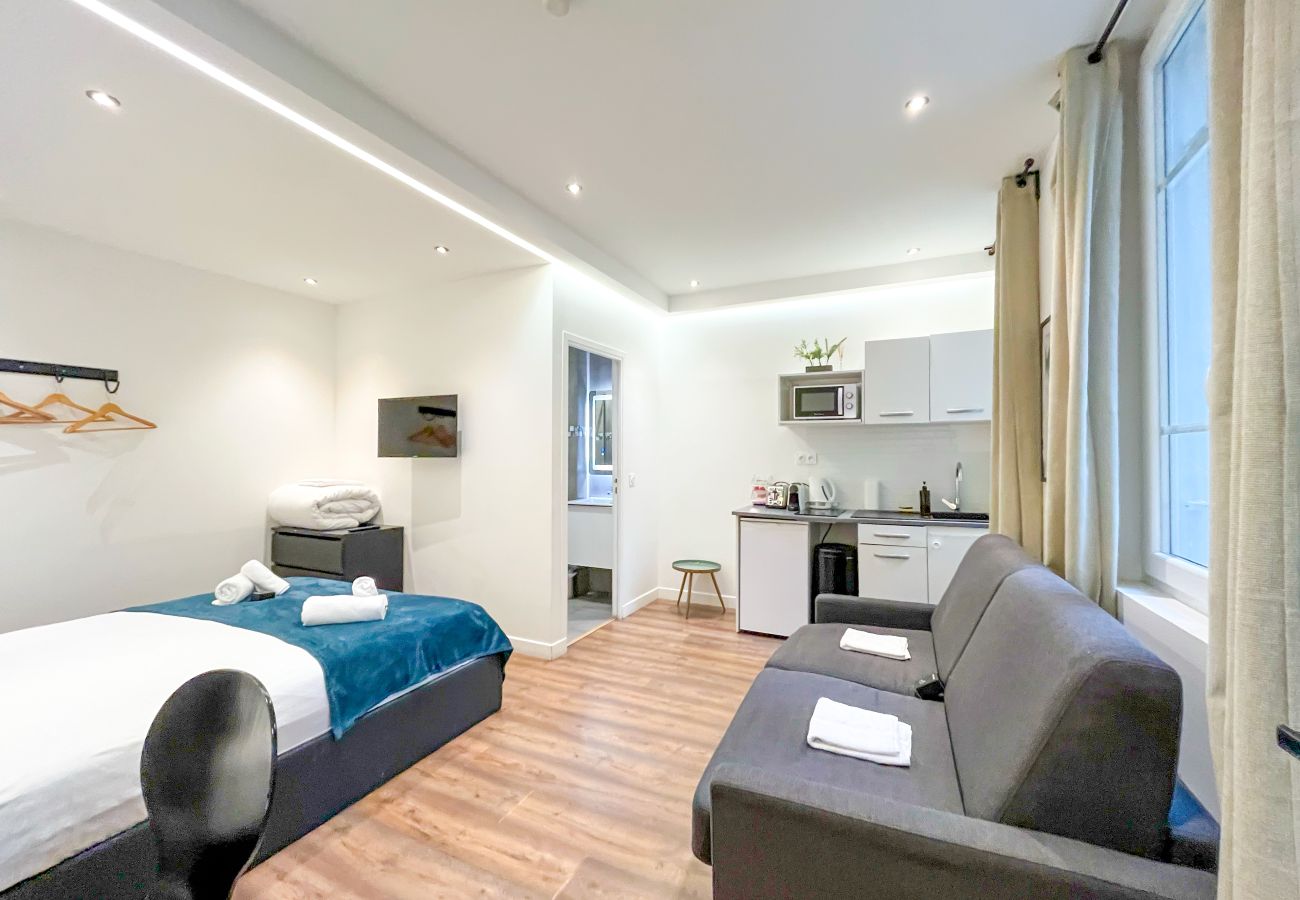 Studio in Paris - UrbanFlat 202 - 249 Saint Denis SD1