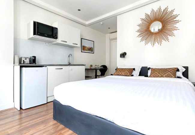 Studio in Paris - UrbanFlat 209 - 249 Saint Denis SD1