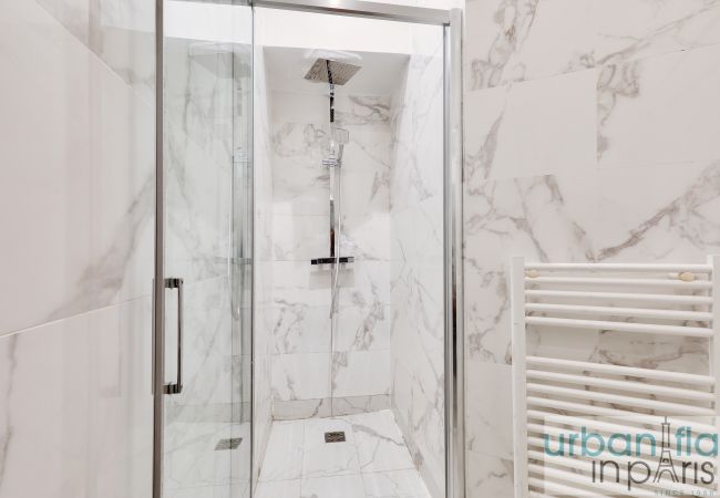 Apartamento en Paris - Urban Flat 62 - Charming 3BDR in Triangle d'Or - only 100m from Champs-Elysees Apartamento en Paris - Urban Flat 62 - Charming 3BDR in Triangle d'Or - only 100m from Champs-Elysees