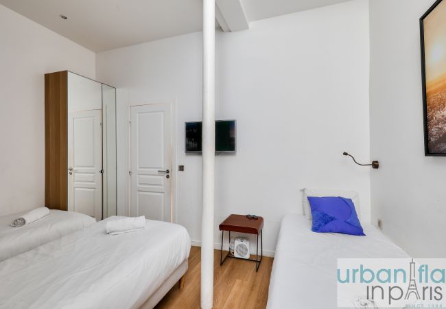 Apartamento en Paris - Urban Flat 62 - Charming 3BDR in Triangle d'Or - only 100m from Champs-Elysees Apartamento en Paris - Urban Flat 62 - Charming 3BDR in Triangle d'Or - only 100m from Champs-Elysees