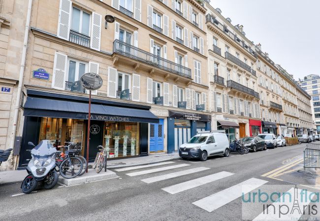 Apartamento en Paris - Urban Flat 62 - Charming 3BDR in Triangle d'Or - only 100m from Champs-Elysees Apartamento en Paris - Urban Flat 62 - Charming 3BDR in Triangle d'Or - only 100m from Champs-Elysees