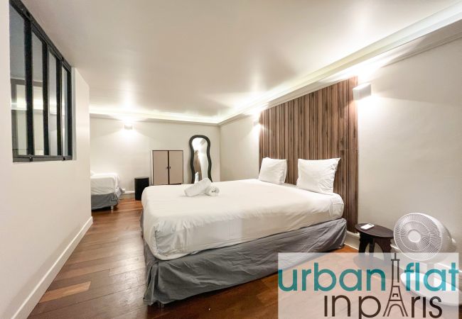 Apartamento en Paris - Urban Flat 09 - Design Triplex Champs-Elysees Apartamento en Paris - Urban Flat 09 - Design Triplex Champs-Elysees