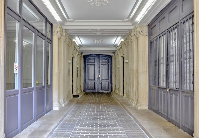 Apartamento en Paris - Urban Flat 09 - Design Triplex Champs-Elysees Apartamento en Paris - Urban Flat 09 - Design Triplex Champs-Elysees