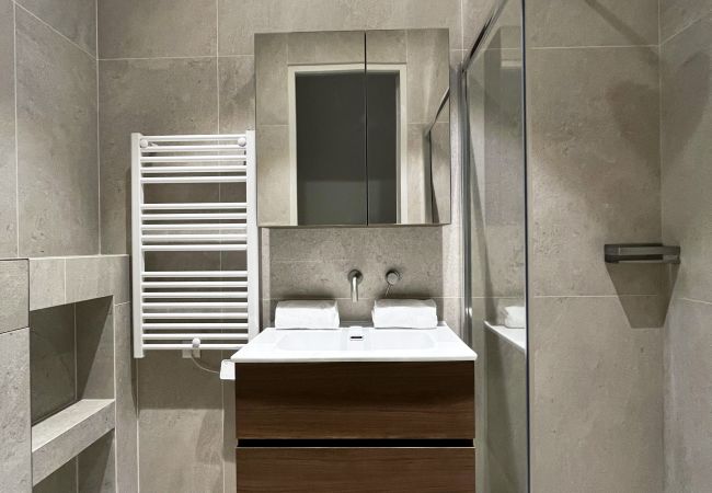 Apartamento en Paris - Urban Flat 141 - Beautiful 3 BDR Flat near Champs-Elysees Apartamento en Paris - Urban Flat 141 - Beautiful 3 BDR Flat near Champs-Elysees