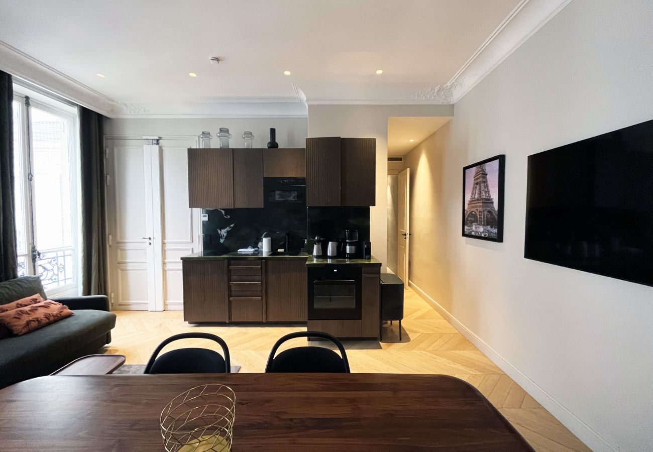 Apartamento en París - Urban Flat 141 - Beautiful 3 BDR Flat near Champs-Elysees Apartamento en París - Urban Flat 141 - Beautiful 3 BDR Flat near Champs-Elysees