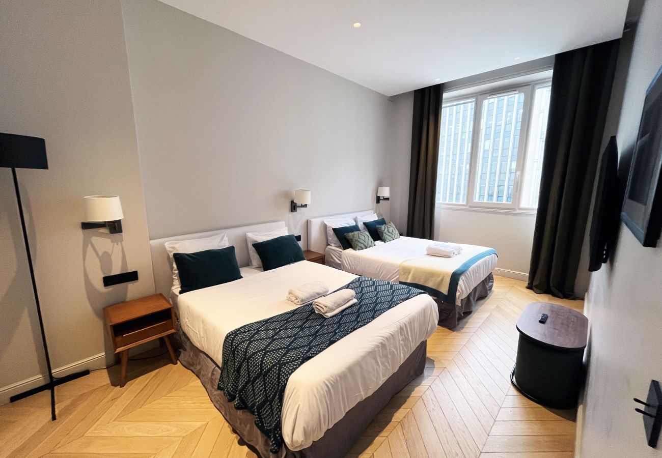 Apartamento en París - Urban Flat 141 - Beautiful 3 BDR Flat near Champs-Elysees Apartamento en París - Urban Flat 141 - Beautiful 3 BDR Flat near Champs-Elysees