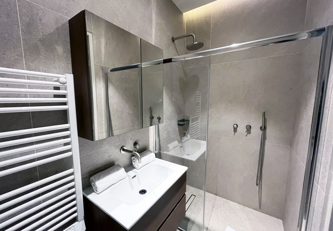 Apartamento en París - Urban Flat 141 - Beautiful 3 BDR Flat near Champs-Elysees Apartamento en París - Urban Flat 141 - Beautiful 3 BDR Flat near Champs-Elysees