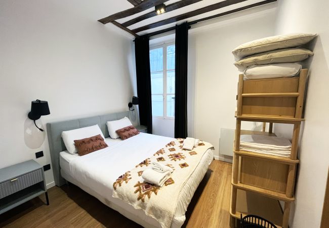 Appartement à Paris - Urban Flat 108 - Pretty 4 BDR Parisian Flat in Paris Appartement à Paris - Urban Flat 108 - Pretty 4 BDR Parisian Flat in Paris