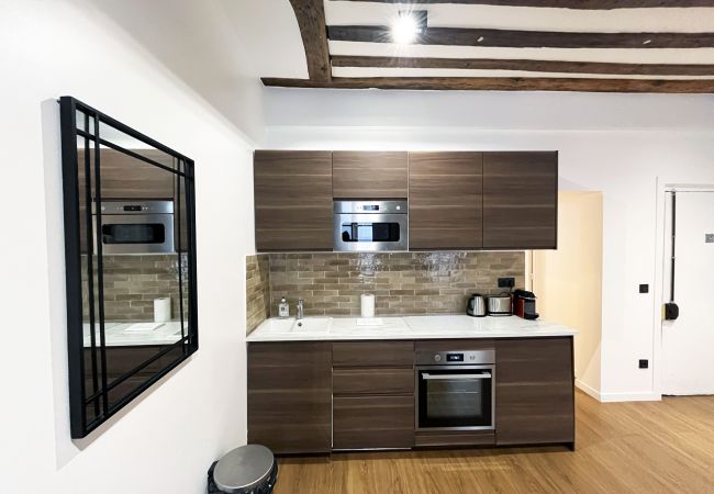 Appartement à Paris - Urban Flat 108 - Pretty 4 BDR Parisian Flat in Paris Appartement à Paris - Urban Flat 108 - Pretty 4 BDR Parisian Flat in Paris